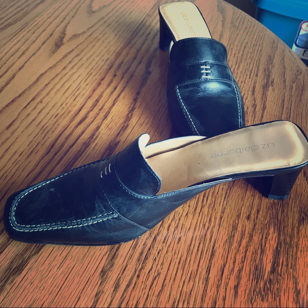 Navy blue leather Liz Claiborne dress pumps.